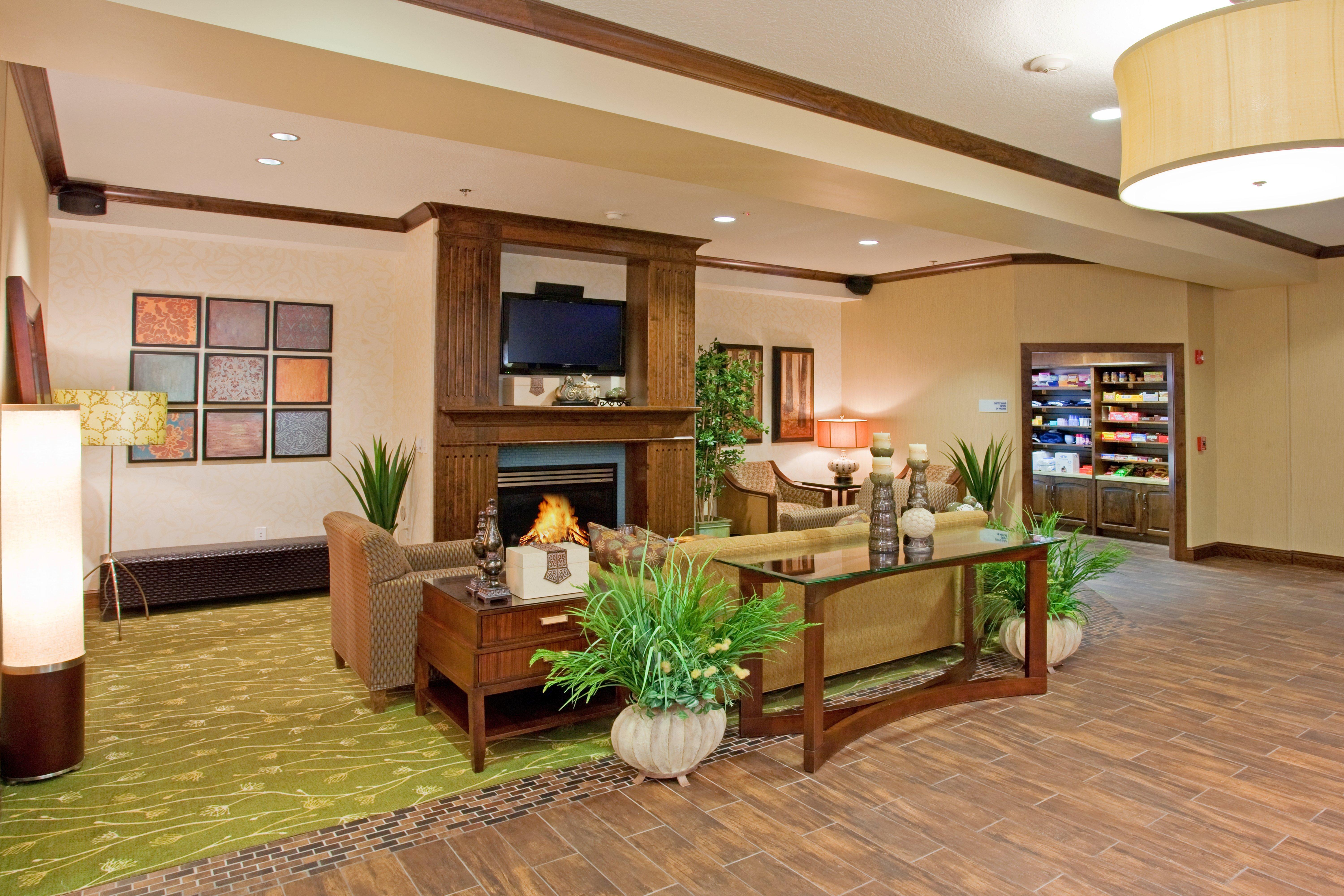 Holiday Inn Express & Suites Logan, An Ihg Hotel Exterior foto