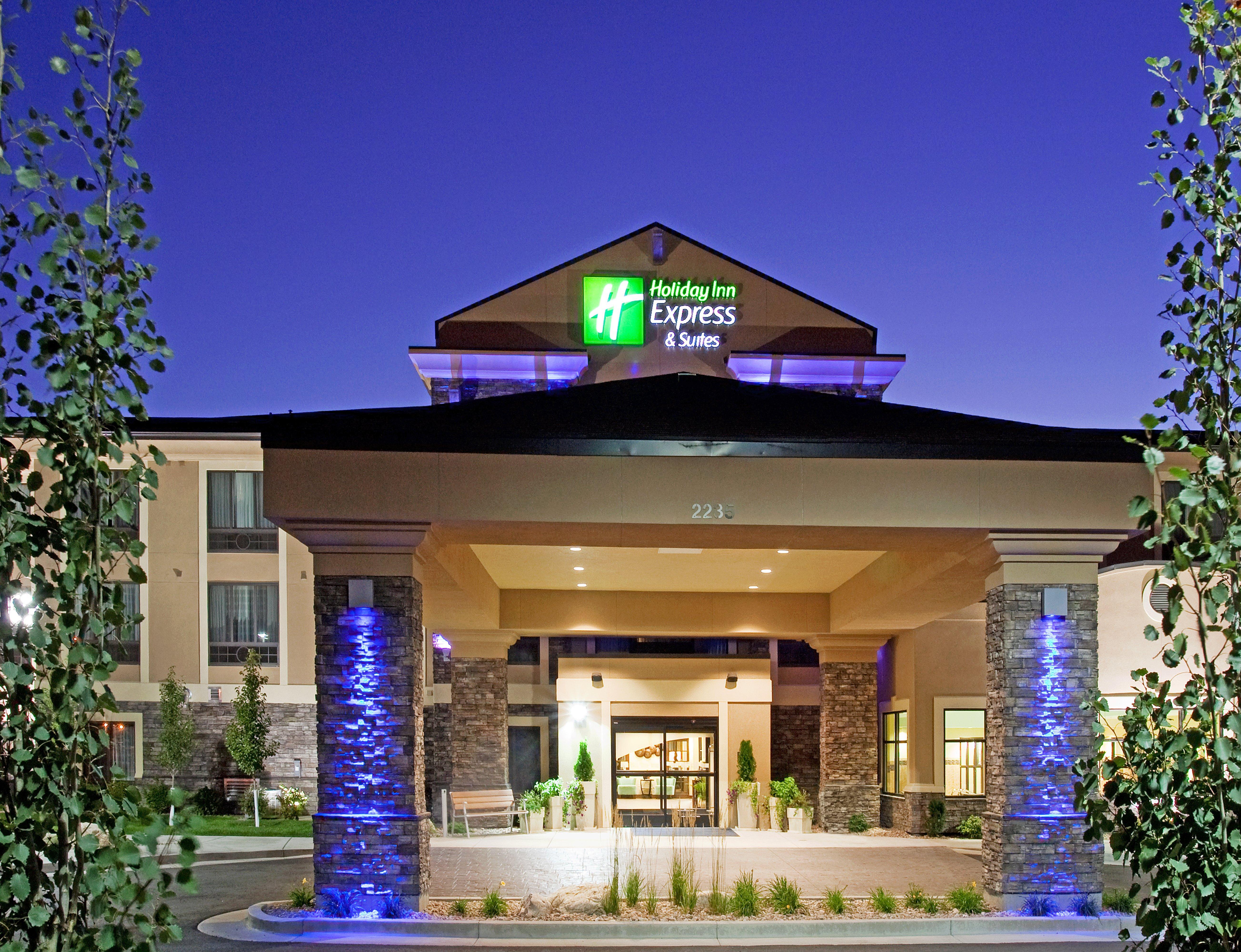 Holiday Inn Express & Suites Logan, An Ihg Hotel Exterior foto